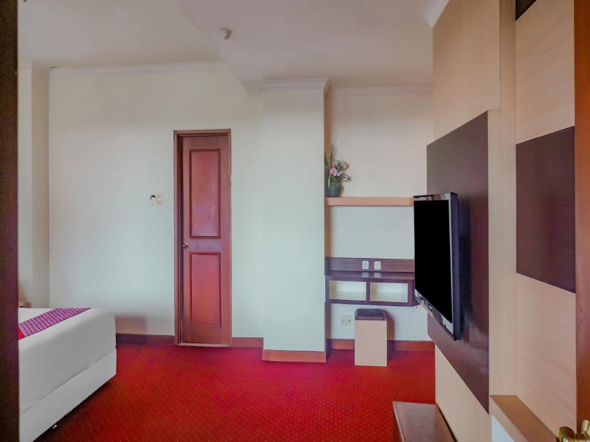 Oyo 3967 Hotel Pantai Wisata Makassar Extérieur photo