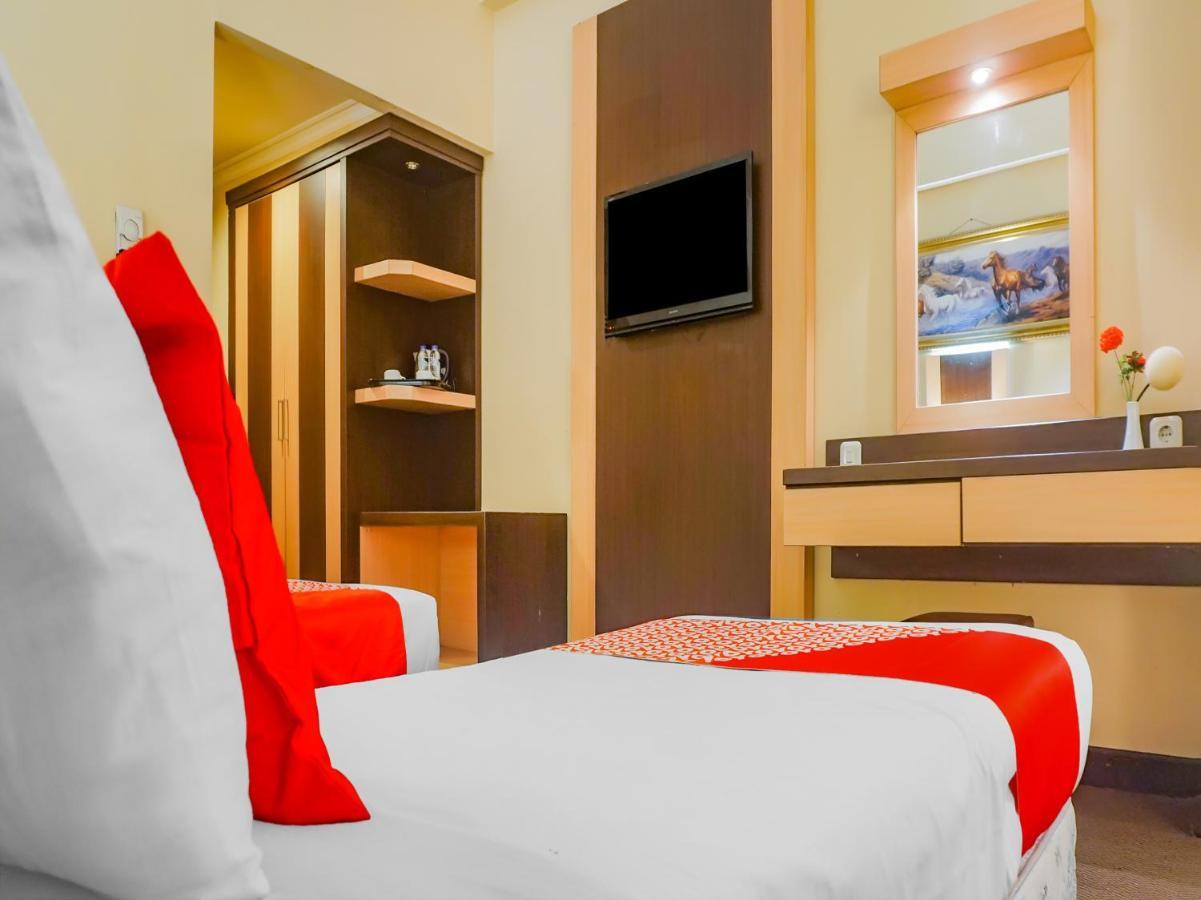 Oyo 3967 Hotel Pantai Wisata Makassar Extérieur photo