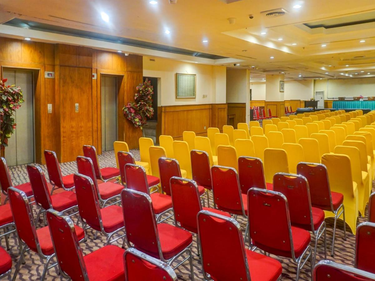 Oyo 3967 Hotel Pantai Wisata Makassar Extérieur photo