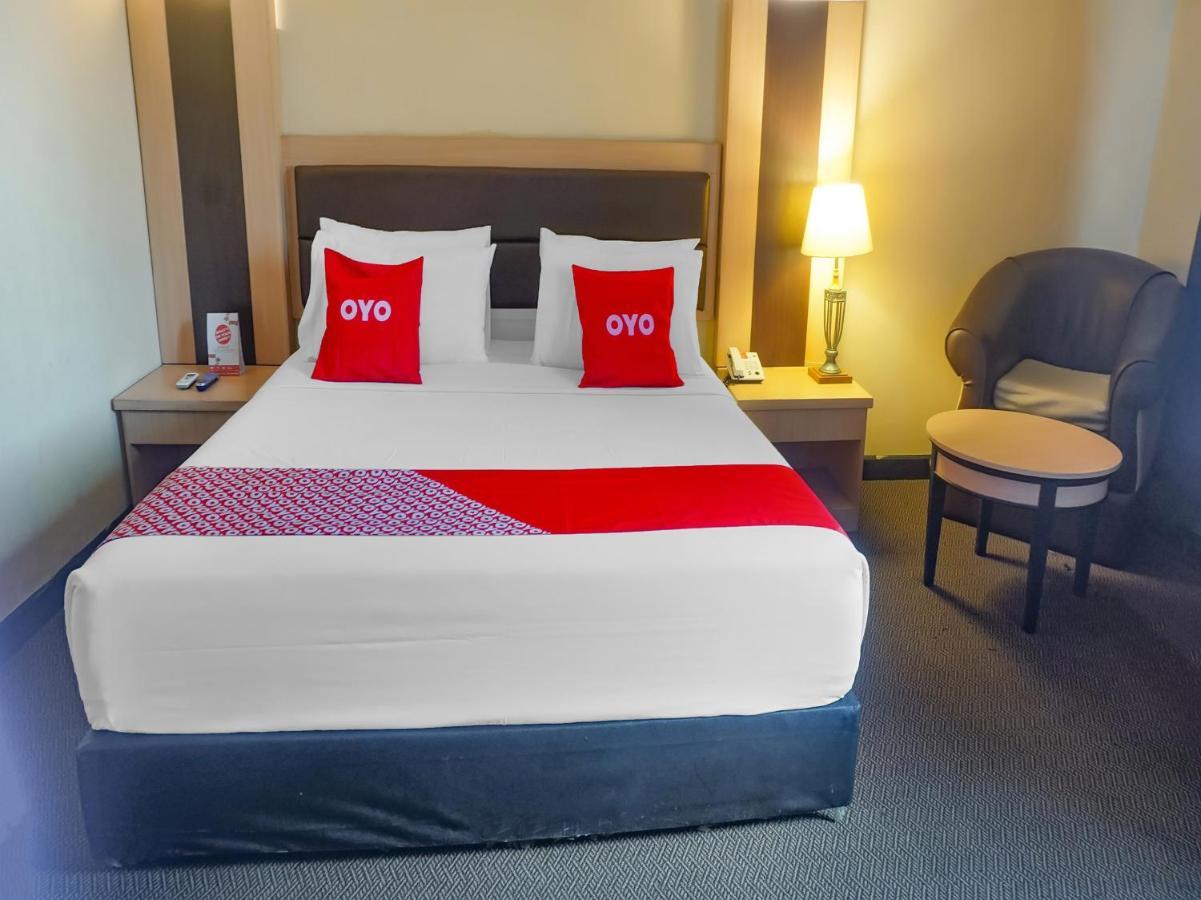 Oyo 3967 Hotel Pantai Wisata Makassar Extérieur photo