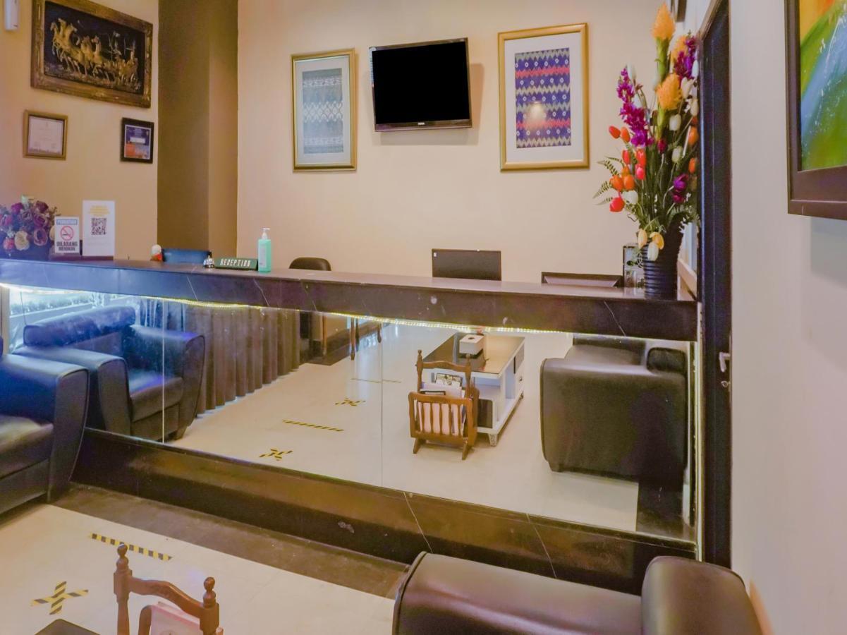 Oyo 3967 Hotel Pantai Wisata Makassar Extérieur photo