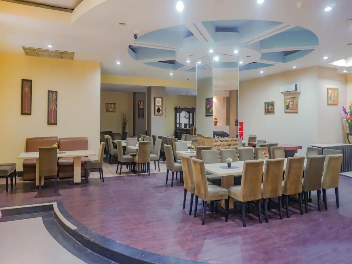 Oyo 3967 Hotel Pantai Wisata Makassar Extérieur photo