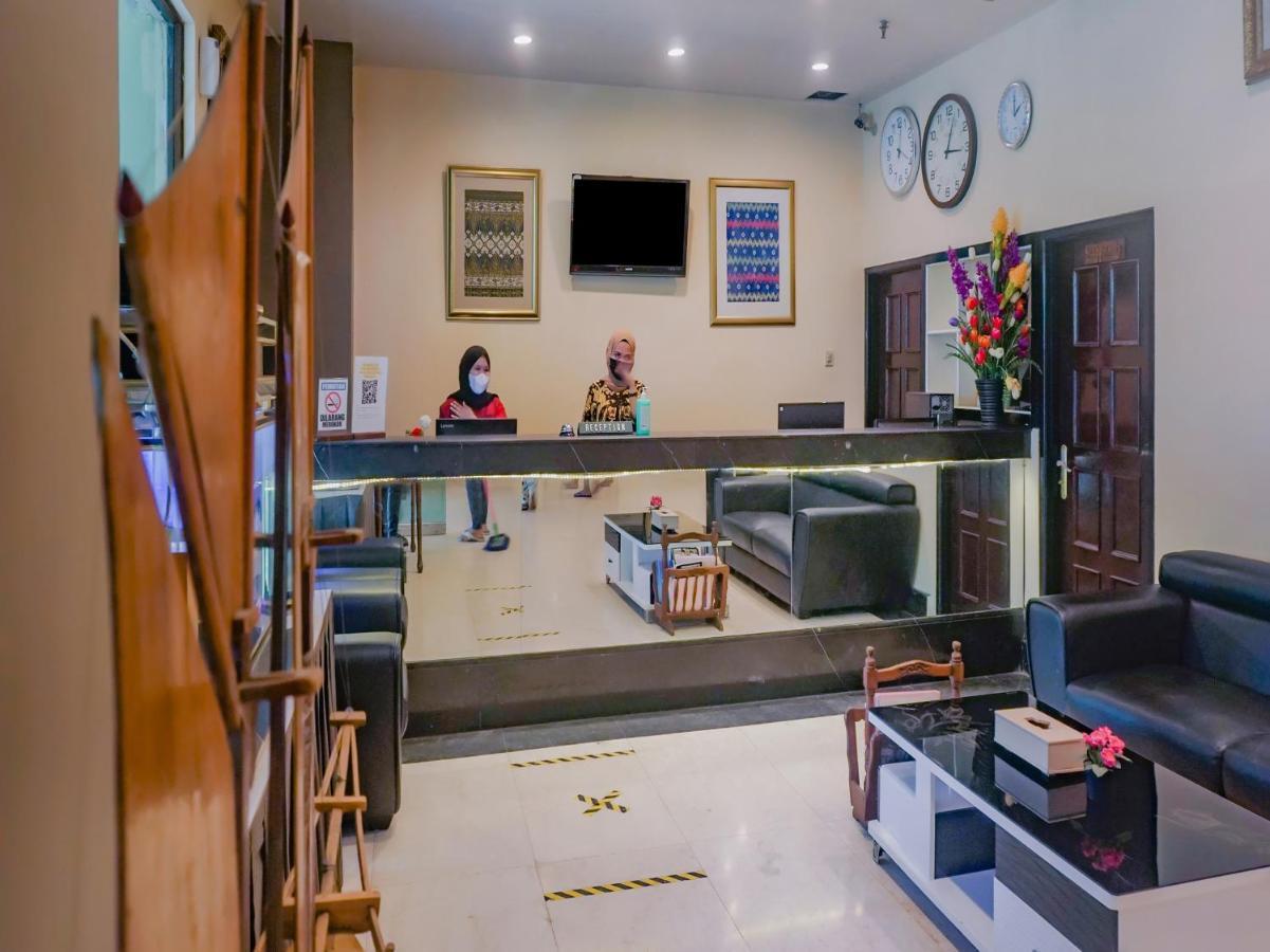 Oyo 3967 Hotel Pantai Wisata Makassar Extérieur photo