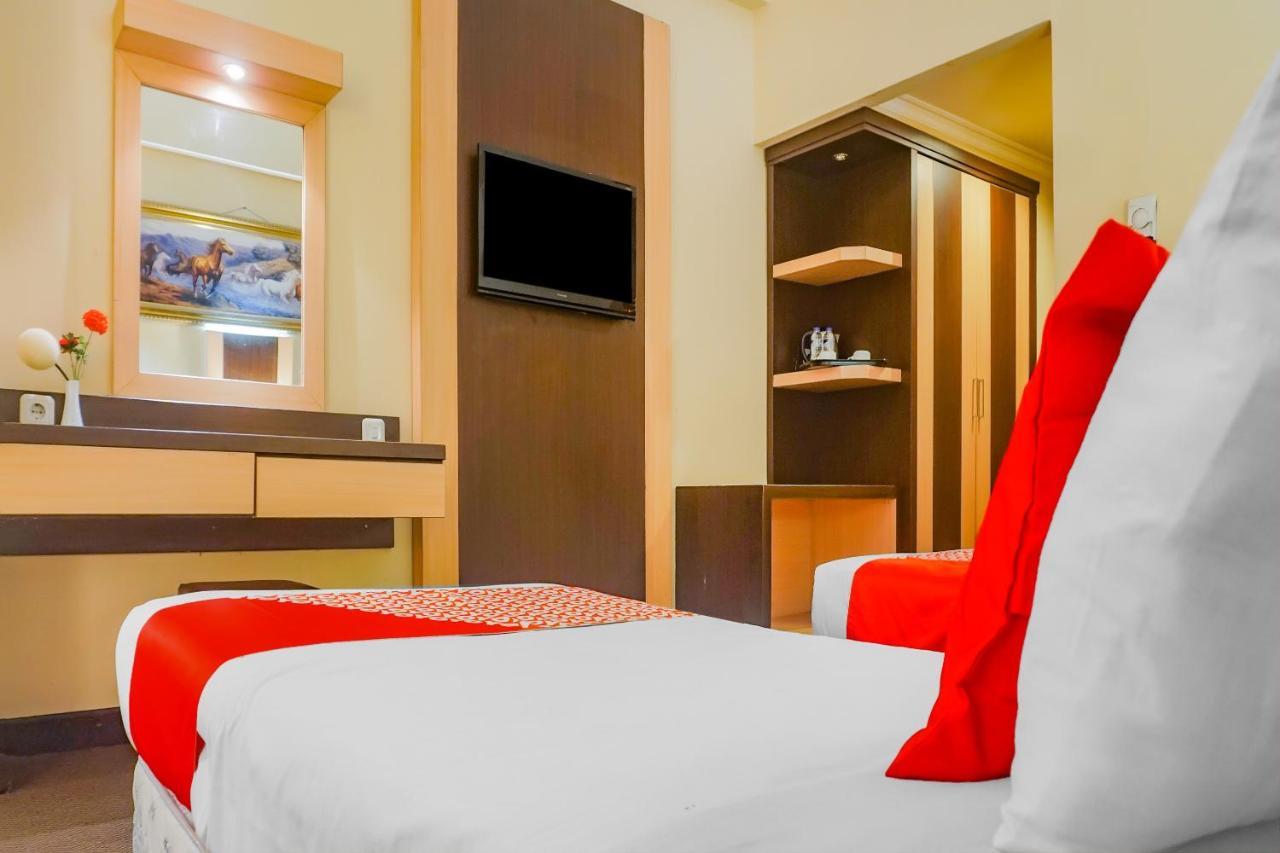 Oyo 3967 Hotel Pantai Wisata Makassar Extérieur photo